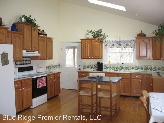 Foto del edificio - 3 br, 2 bath House - 100 Foresthill Lane