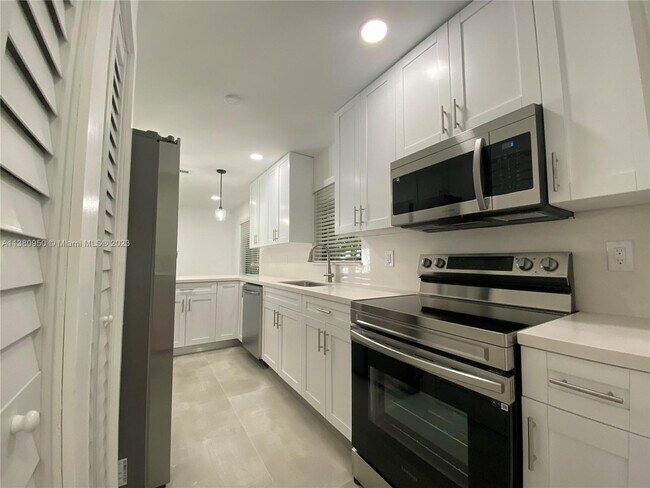 Foto del edificio - 3624 SW 16th St