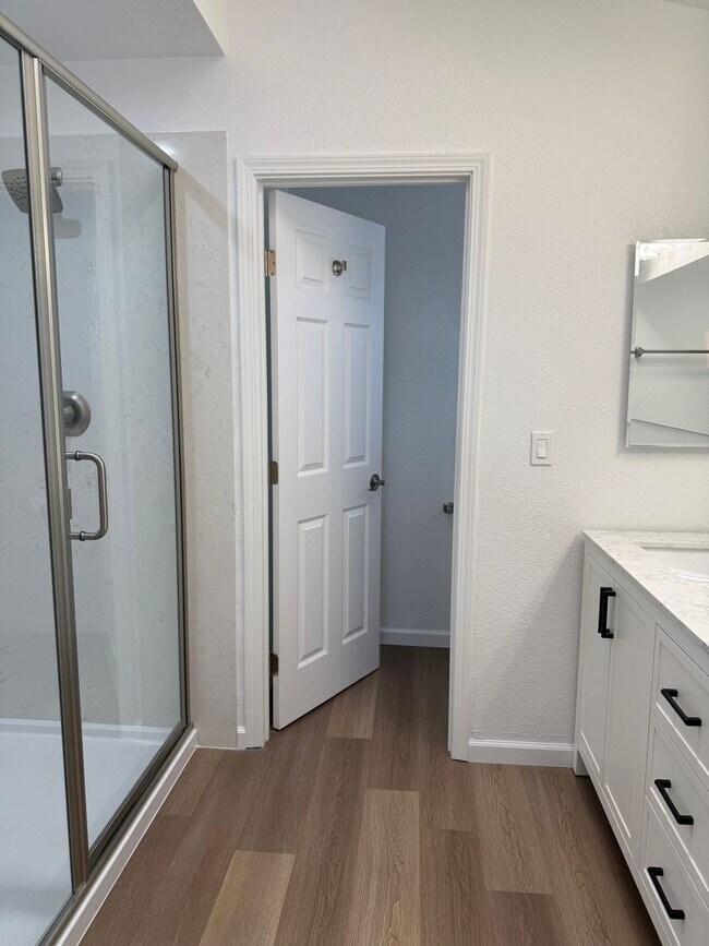 Foto del edificio - 3 BEDROOM COURT LOCATION