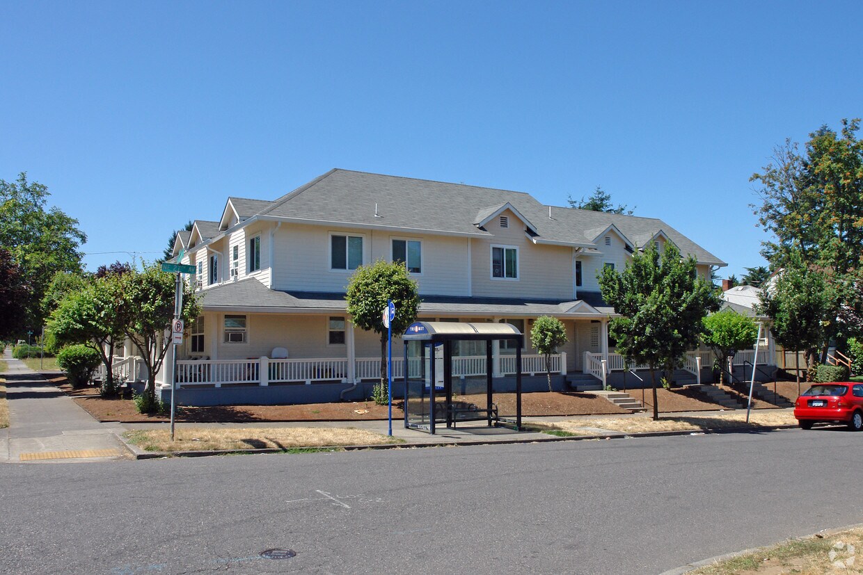 Foto principal - 5511 NE 27th Ave