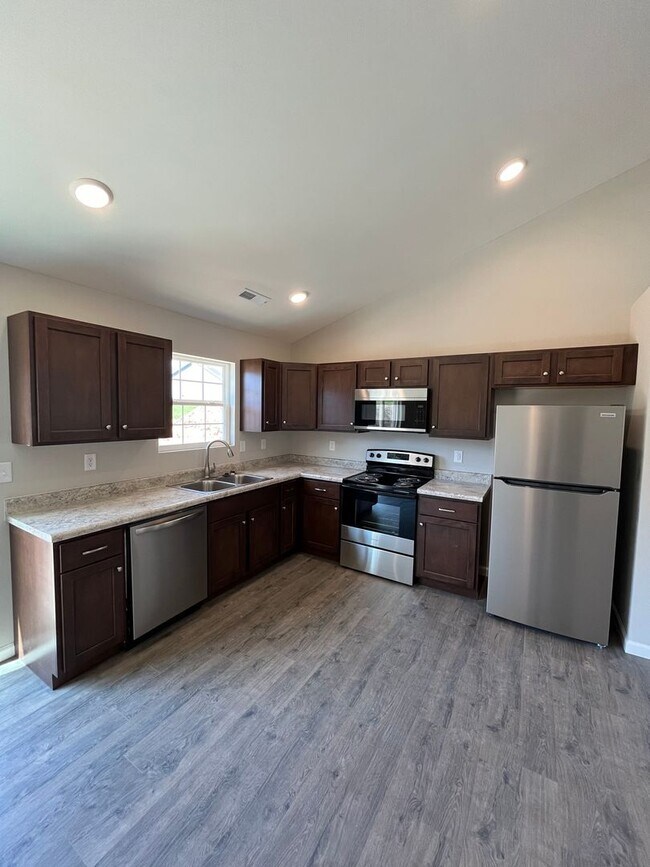 Building Photo - St. Andrews Rentals