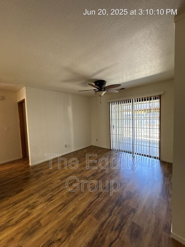 Foto del edificio - 4430 W Cypress Ave