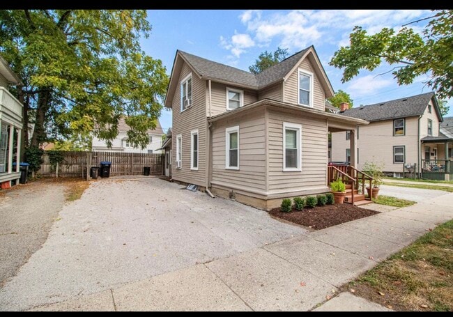 Building Photo - 418 Olive St