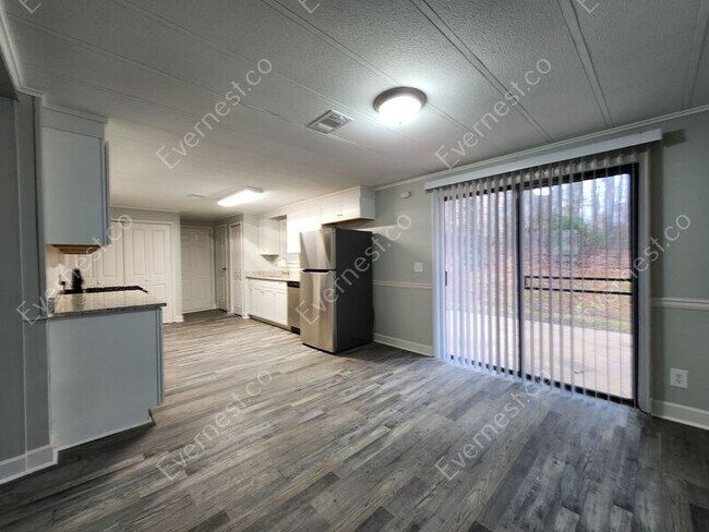 Building Photo - 2975 Sharon Ln
