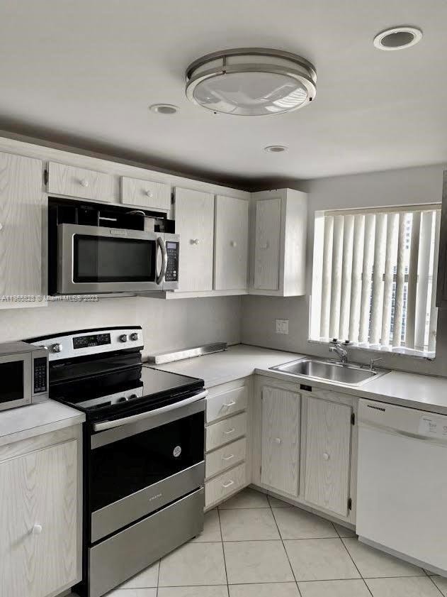 Building Photo - 3800 S Ocean Dr