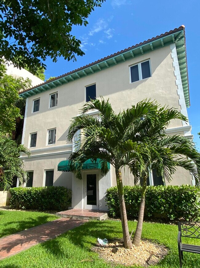 Foto del edificio - 222 Sidonia Ave