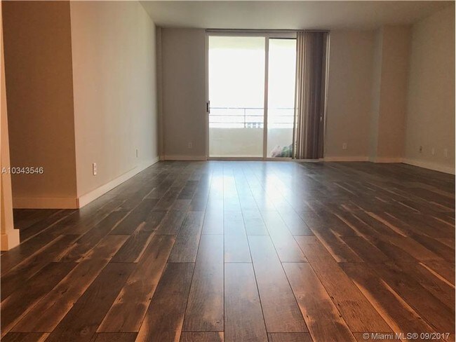 Building Photo - 2500 Parkview Dr