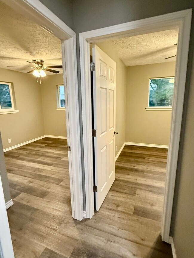 Foto del edificio - NOW AVAILABLE- 4/2 Completely Remodeled- Never Rented!
