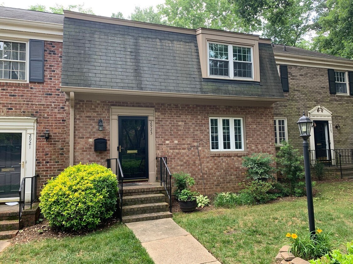 NEW LISTING! 3-bedroom, 3.5-bath townhome... - NEW LISTING!  3-bedroom, 3.5-bath townhome...