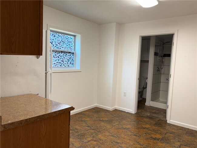 Foto del edificio - 10647 Pinewood Ave