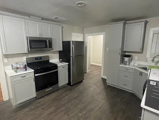 Building Photo - 3737 Shelby Dr