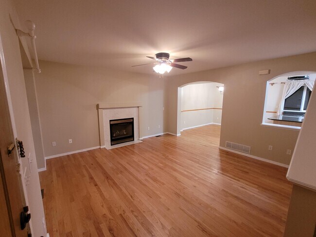 Building Photo - 156 Misty Creek Dr