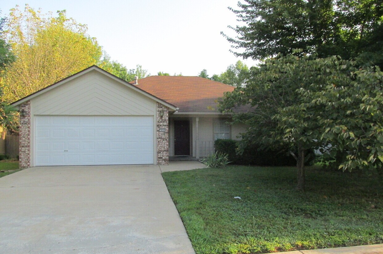 Foto principal - ***3456 W. Vassar***