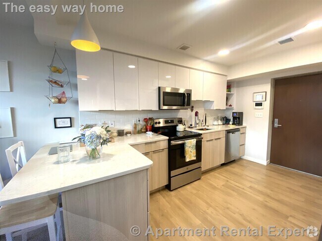 Building Photo - 10 Soden St
