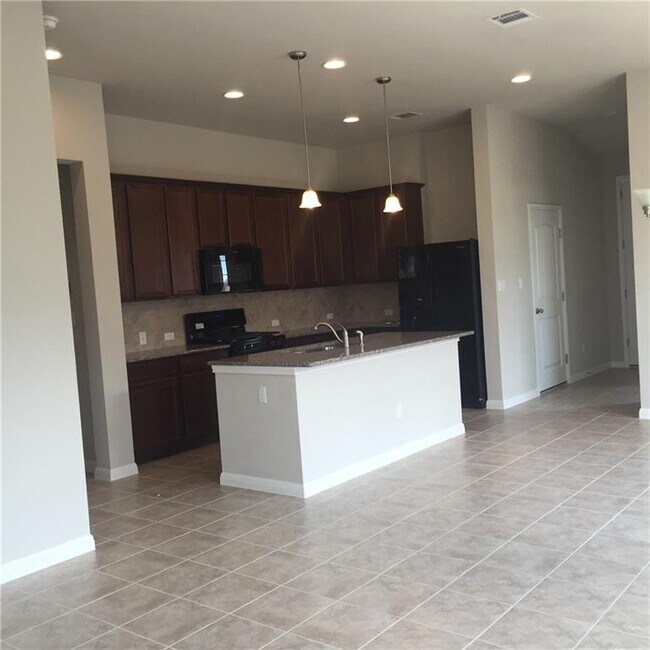 Building Photo - 8112 Pescara Cove