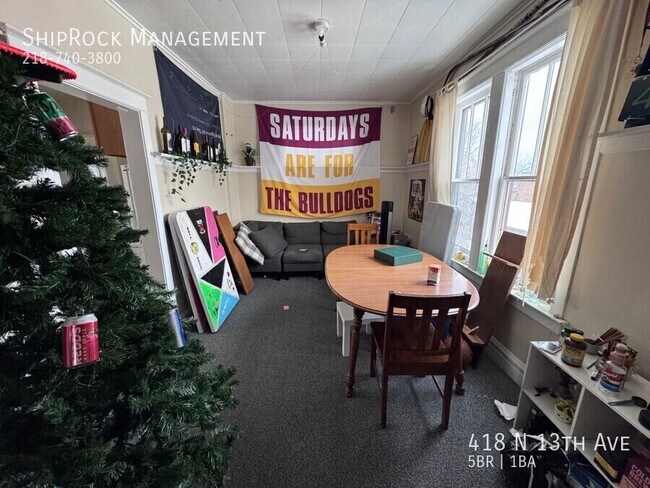 Foto del edificio - 418 N 13th Ave E