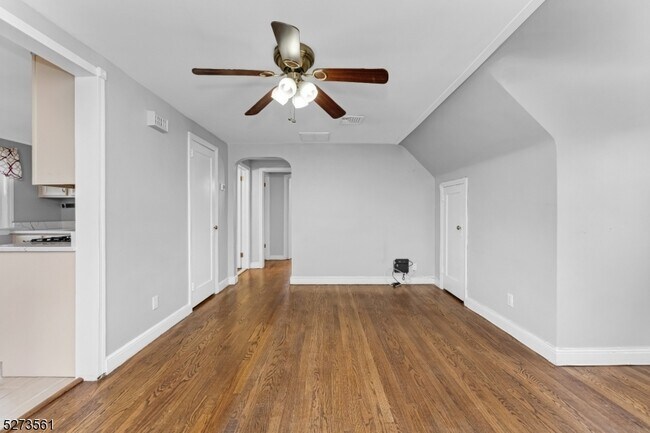 Building Photo - 21 Bond Pl
