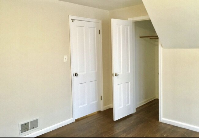 Building Photo - 701 Ewing