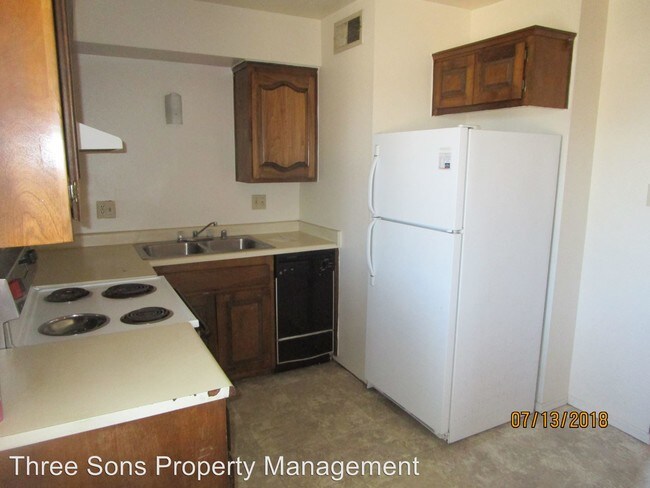 Building Photo - 532 Palomas Dr SE