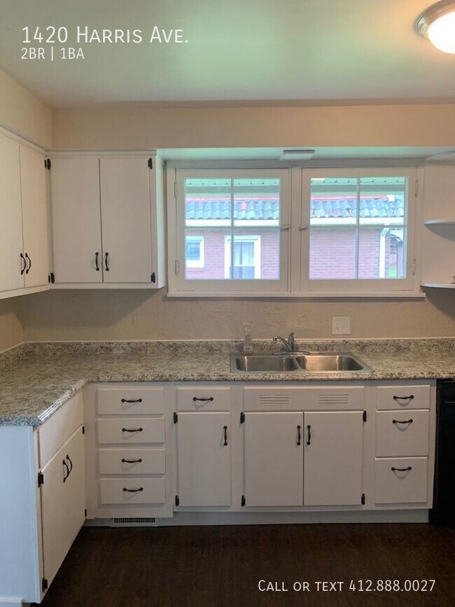 Building Photo - 2 bedroom 1 bath Westwood!