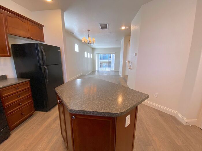 Primary Photo - Luxury Townhouse 2 Master Suites - North M...