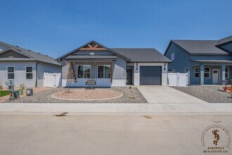 Building Photo - 2454 Hamilton Rd