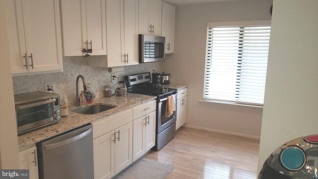 Building Photo - 39 Helios Ct
