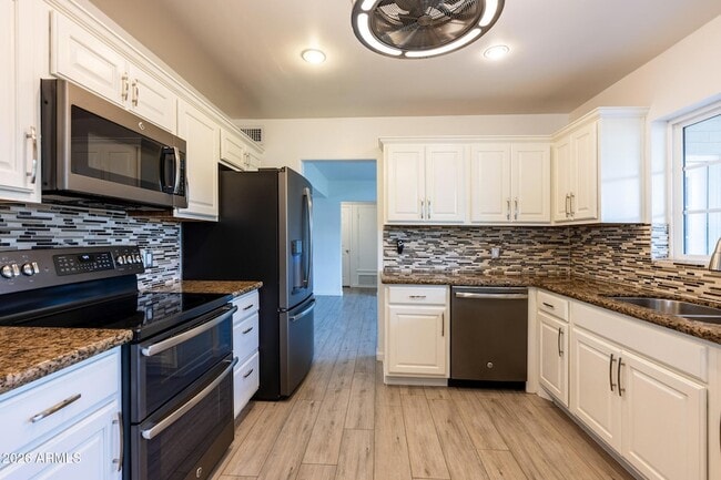 Building Photo - 8322 E Wilshire Dr