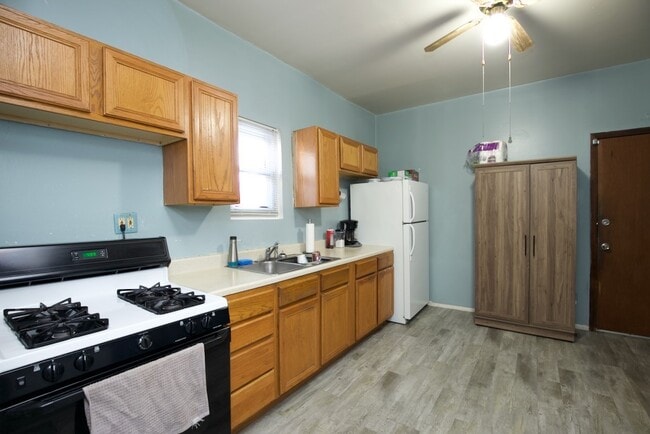 Building Photo - 1722 N Kimball Ave