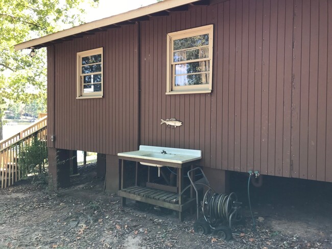 Building Photo - Lake Sinclair home available for 6 month l...
