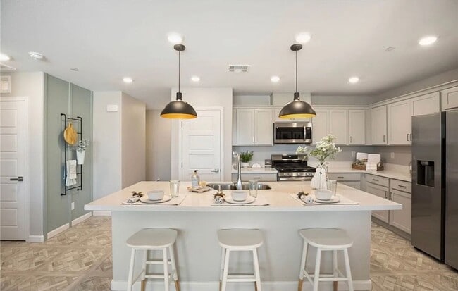 Foto del edificio - 2-Bedroom Brand New Furnished Townhome!