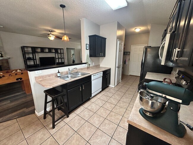 Foto del edificio - 3 bed 2 bath - Frenship ISD