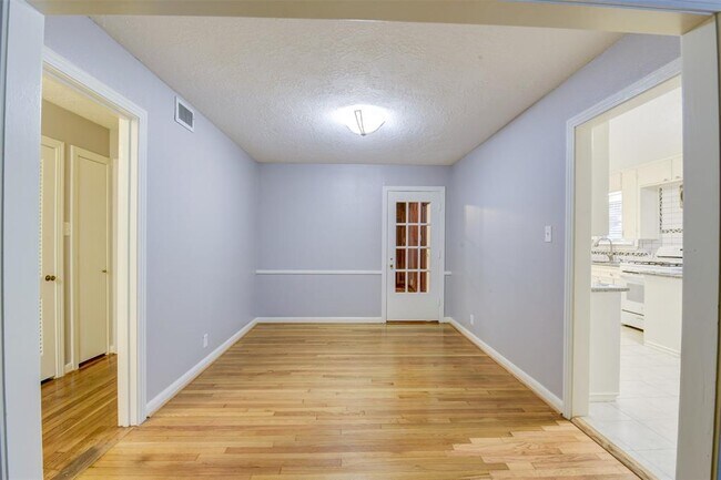 Foto del edificio - 2600 Oakdale St