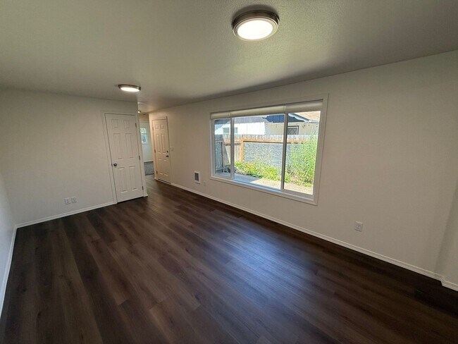 Foto del edificio - 1505 NW Highland Dr