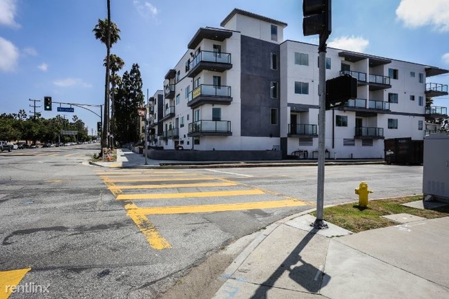 Foto del edificio - 7140 S La Tijera Blvd