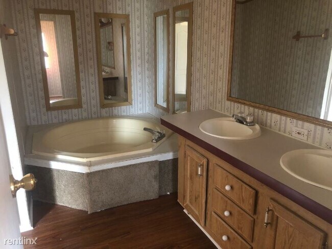 Building Photo - 3 br, 2 bath Mobile Home - 3393 Lauren Dr