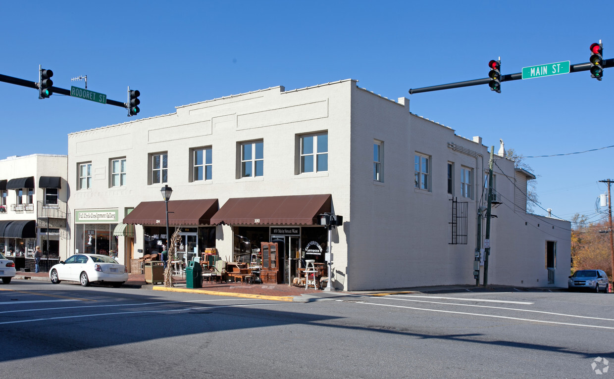 Building Photo - 100-108 Main St W