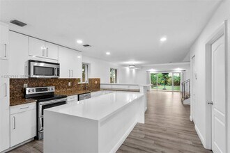 Building Photo - 3062 Matilda St