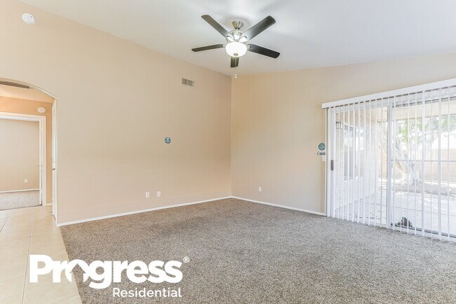Foto del edificio - 4853 E Harmony Ave