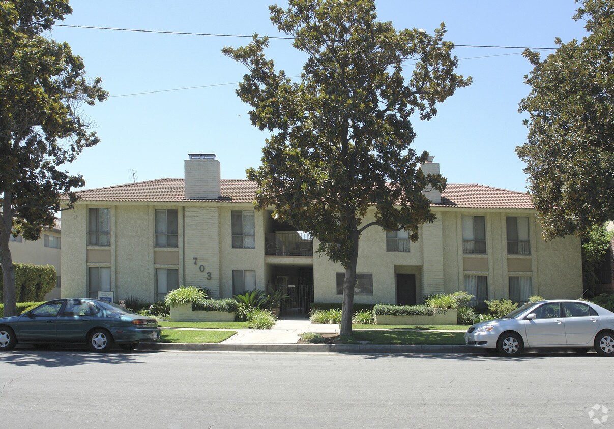 Building Photo - 703 N Stoneman Ave