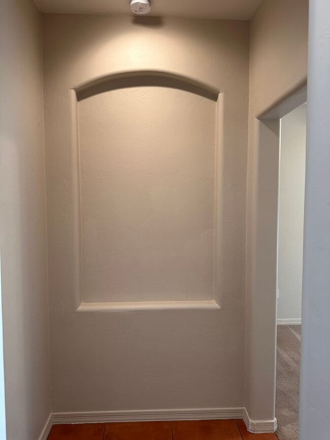 Building Photo - COMING SOON! Modern Home - 4 bedroom - Lar...