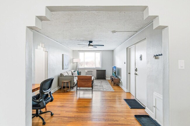 Foto del edificio - 1666 Detroit St