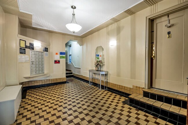 Plano de planta - 92 East 208th Street