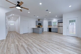 Building Photo - 8202 Homewood Ln