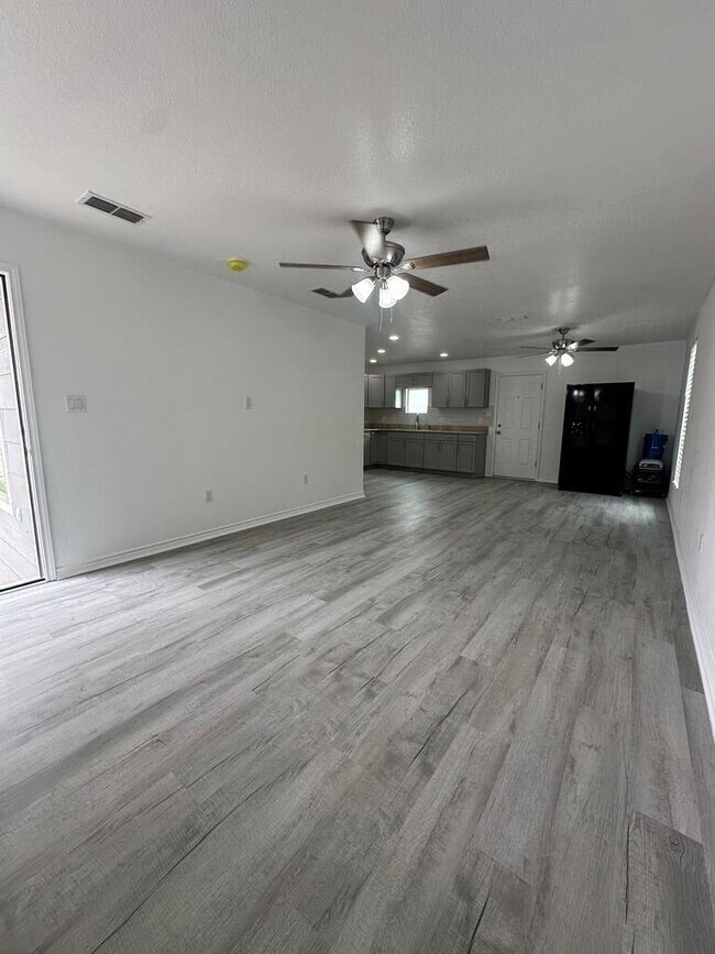 Foto del edificio - 3580 N Treadway Ave