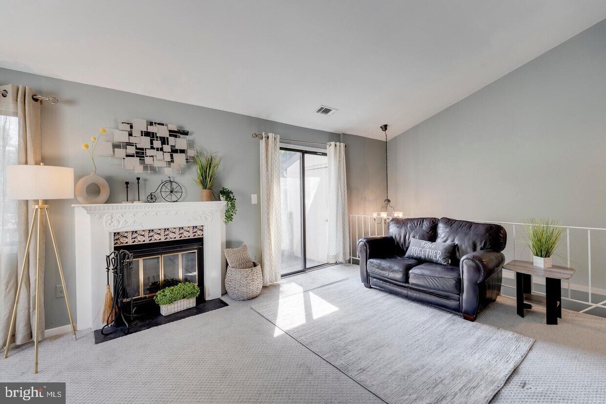 9814 Hellingly Pl Unit 95, Montgomery Village, MD 20886 Room for Rent