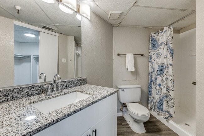 Building Photo - The Annex