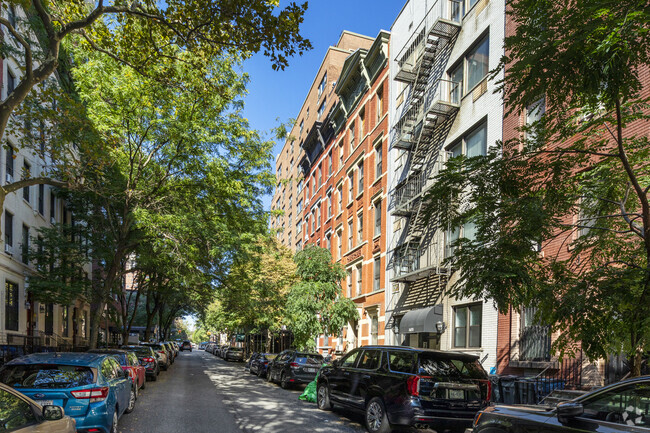 Building Photo - 515 E 85th St