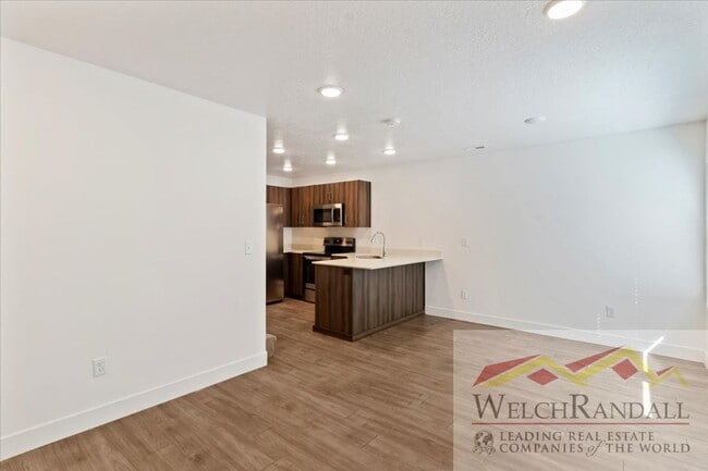 Building Photo - Shady Brook Townhomes