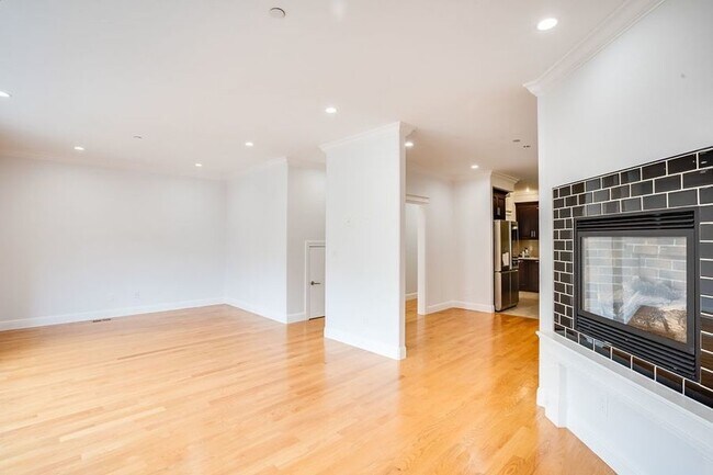 Foto del edificio - Beautifully Updated 4BD/3BA in Quiet Richm...